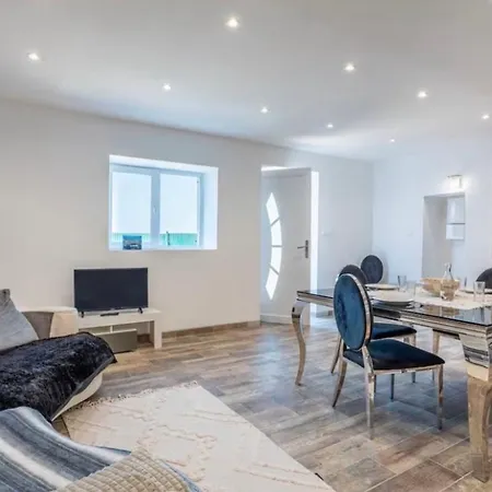 Holiday home La Briqueterie Saint-Martin-des-Fontaines